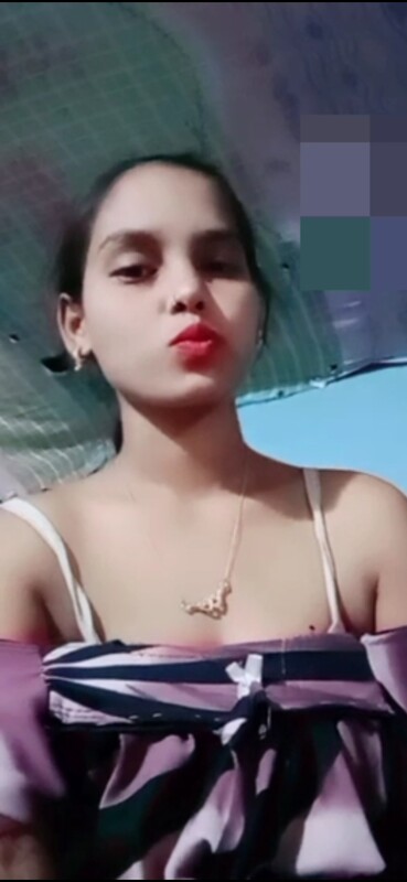 BIG PUFFY DARK NIPPLES SQUEEZING MILKY BOOBS IN HORNY BHABHI