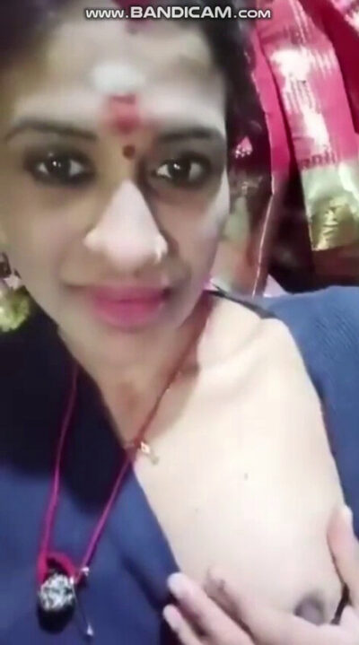 Tamil bhabhi flashing her breasts 