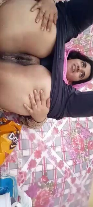 BigAss Married Bhabhi’s Asshole Display