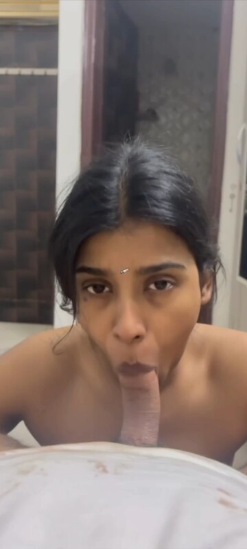 Sexy Indian Girlfriend Sucking Dick