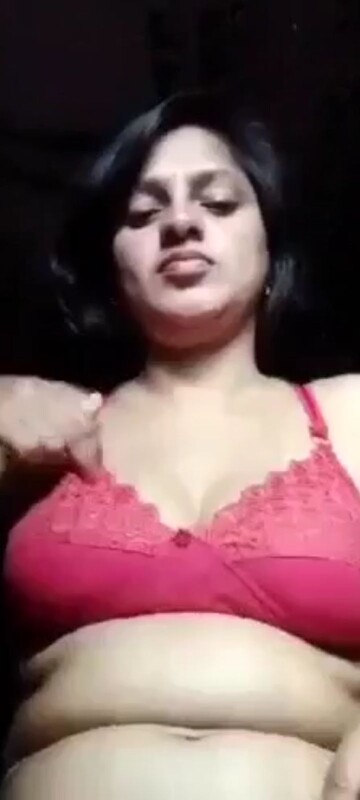 Gorgeous lustful Bengali bhabhi fingering