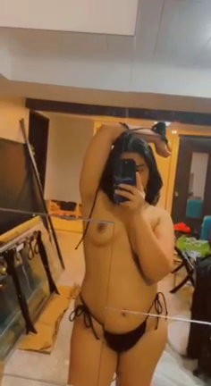 Desi girl showing armpits