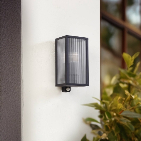 Lindby - Peldar Fluted Buiten Wandlamp w/Sensor Zwart