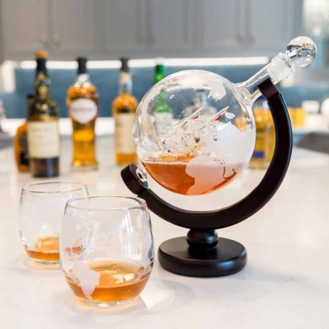 Ingenious Gifting Glazen Wereldbol met Schip + 2 Glazen