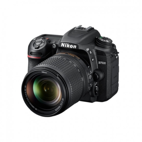 Nikon D7500 + 18-140mm VR