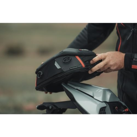 PRO Roadpack Tail Bag 1680D Ballistisch Nylon. Zwart/Antraciet. 8-14 l.