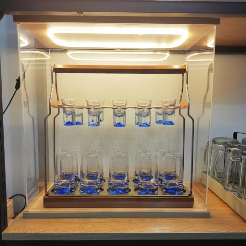 Acryl Vitrinekast Stofbestendige, Verlichte Acryl Displaydoos voor Borrelglazen