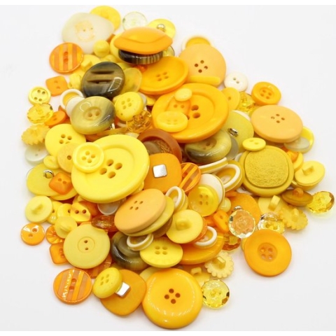 250 gram diverse knopen gemengde maten en materiaal. Kleur geel