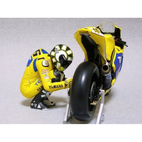 Valentino Rossi figurine preparing MotoGP 2006
