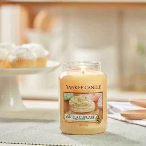 Yankee Candle Geurkaars Medium Vanilla Cupcake - 13 cm / ø 11 cm