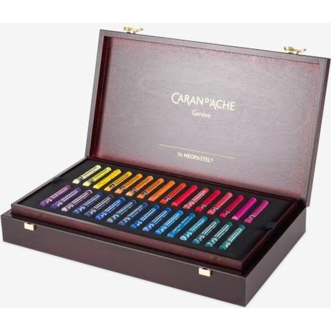houten doos 96 neopastels caran d'ache