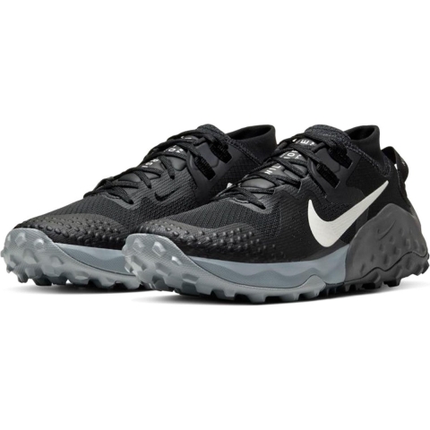 Nike Sportschoenen - Maat 37.5 - Vrouwen - zwart/grijs