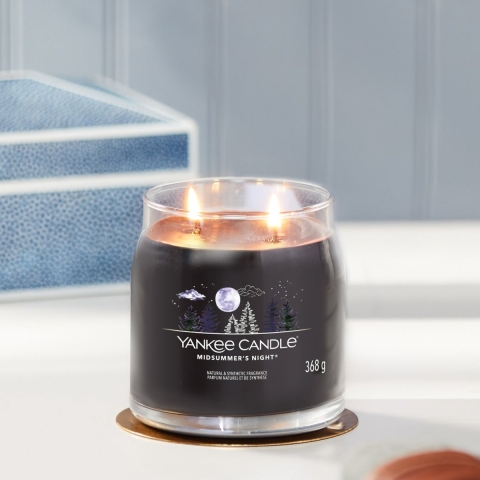 Yankee Candle Geurkaars Medium Jar Midsummer’s Night Signature 368 gr