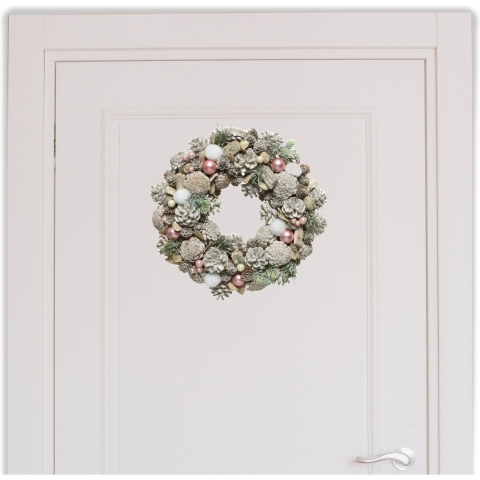 Kerstkrans/dennenkrans met sneeuw en roze decoratie 34 cm -