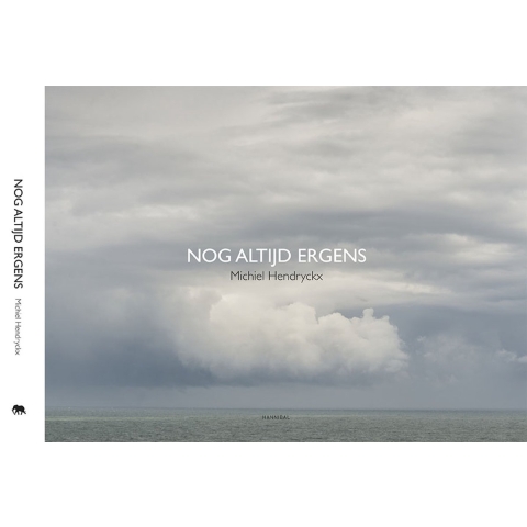 Nog altijd ergens (Hardback)