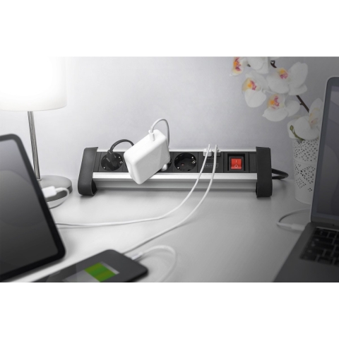 Digitus DA-70614 power uitbreiding Indoor 1.5 m 4 AC outlet(s) Black,Silver