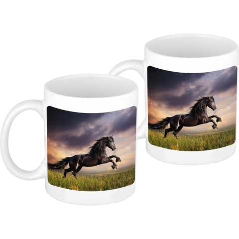 2x stuks zwart paard in weide mok / beker wit 300 ml -