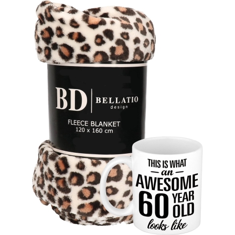 Cadeau verjaardag 60 jaar vrouw set - Fleece plaid/deken luipaard print met Awesome 60 year mok -