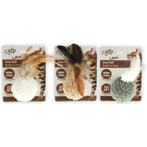 Afp snow ball lamswol met veren en catnip assorti