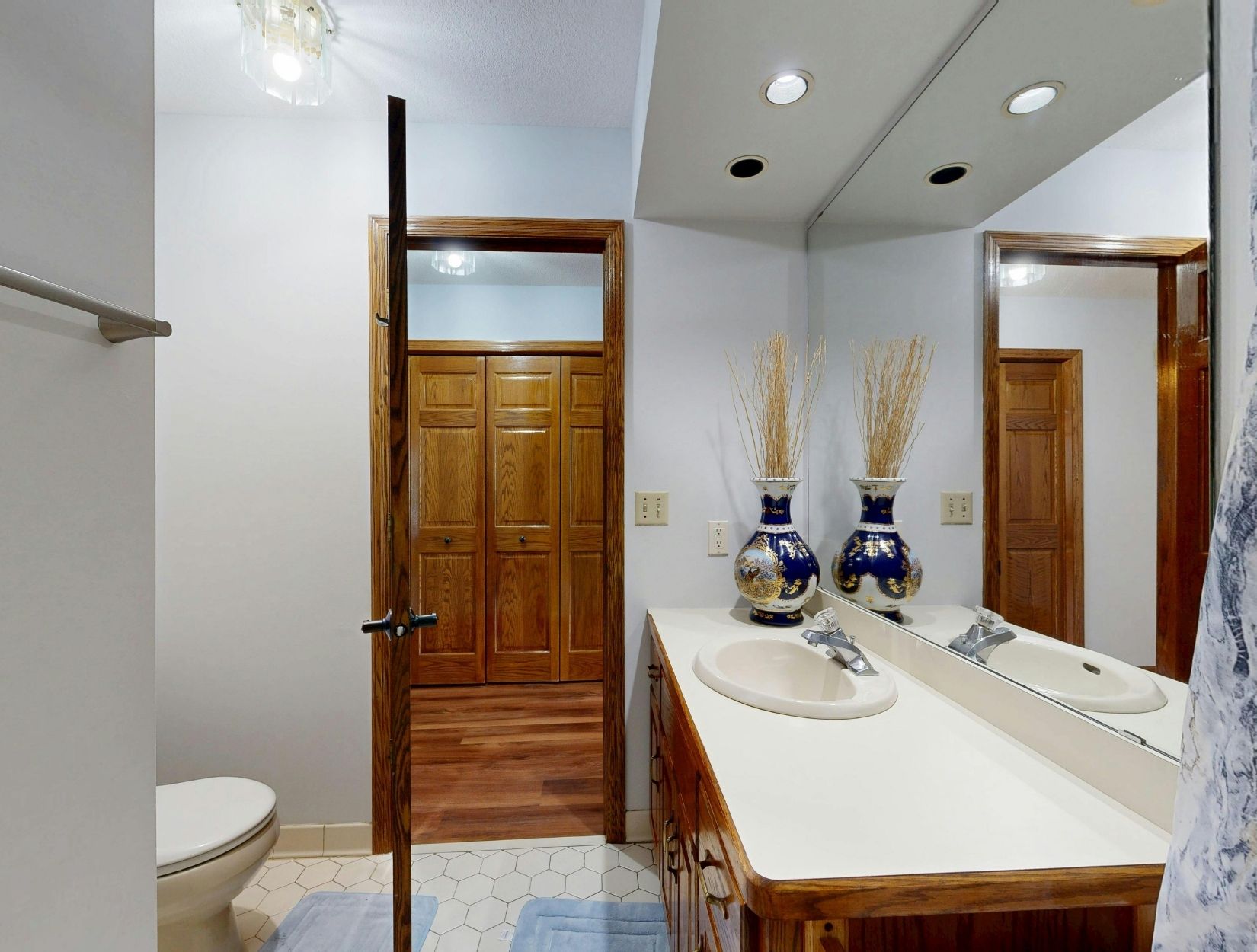 Who are professional house cleaning teams in Paradise?