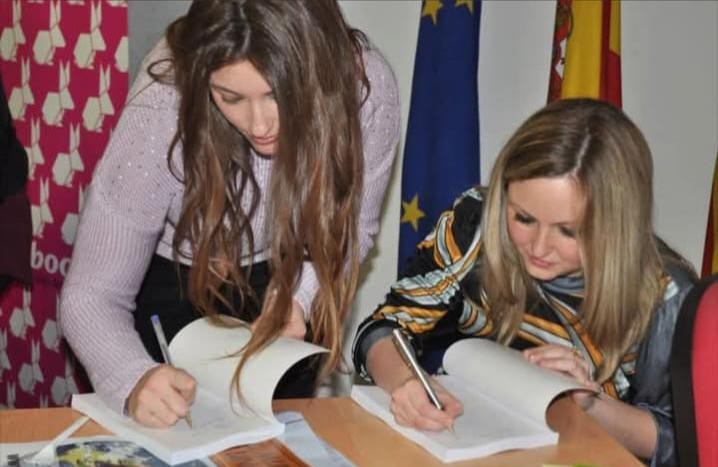 UN LIBRO QUE CELEBRA LA DIVERSIDAD, LA CULTURA Y EL ARTE GLOBAL