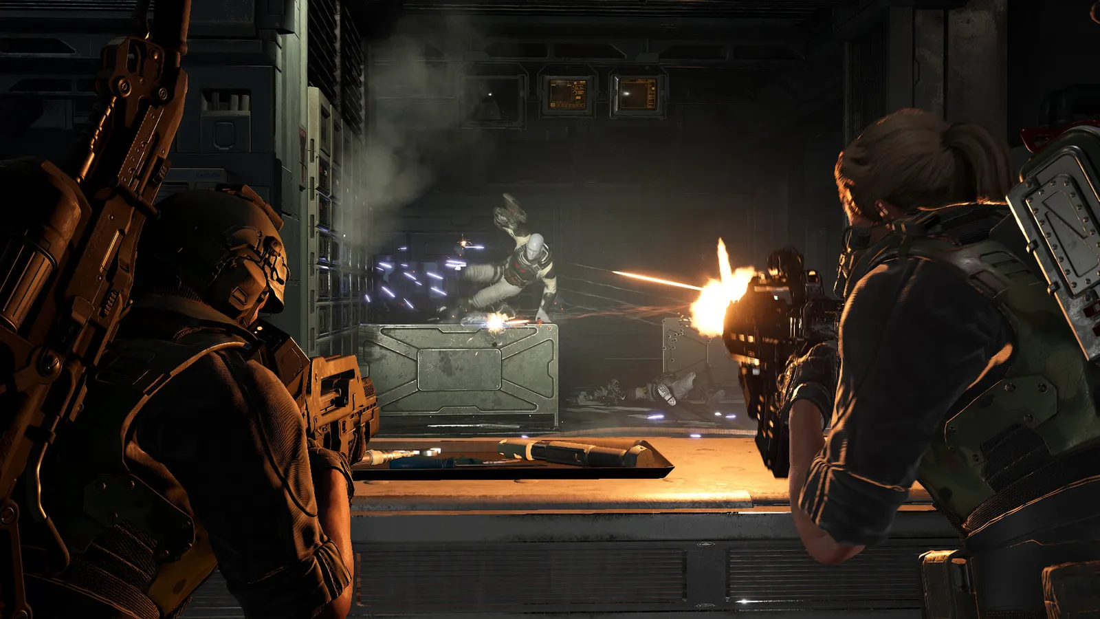 Xenomorph swarm breaching a maintenance tunnel in Aliens: Fireteam Elite 2
