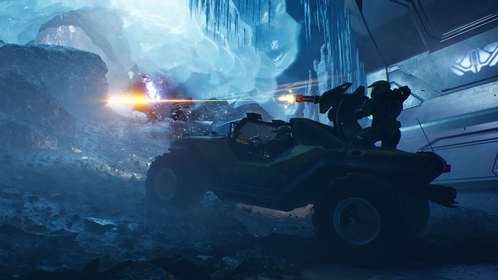 Halo Campaign Evolved combat screenshot from Steam showing a firefight against Covenant forces on a Halo ring surface with sprint and four-player co-op.