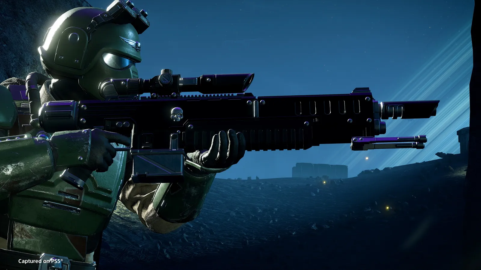 A Helldiver firing the new Helldivers 2 x Warhammer 40k Hot-Shot marksman rifle at long range