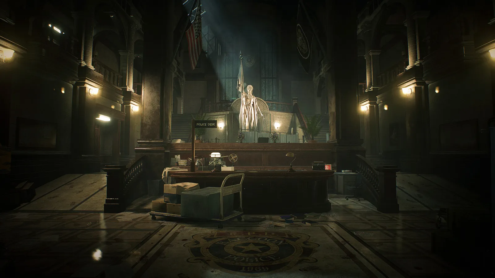 Claire Redfield in a dark corridor lit by a flashlight inside the Raccoon City Police Department