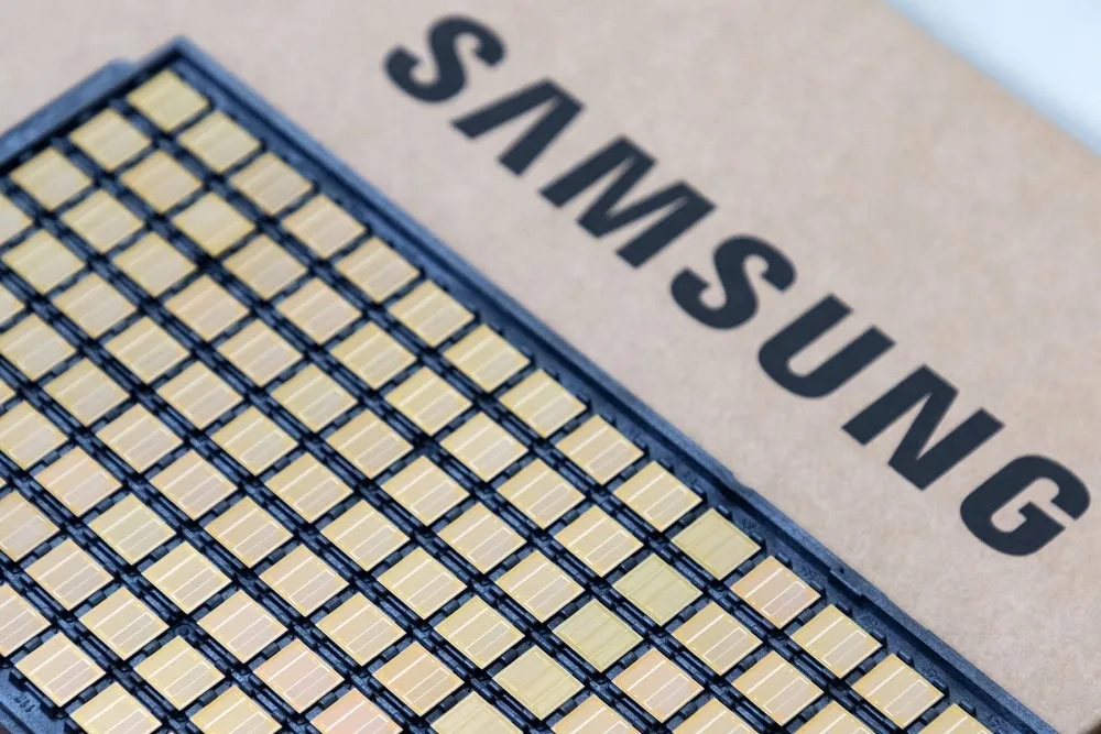 Samsung HBM4 data center memory product in an official press image