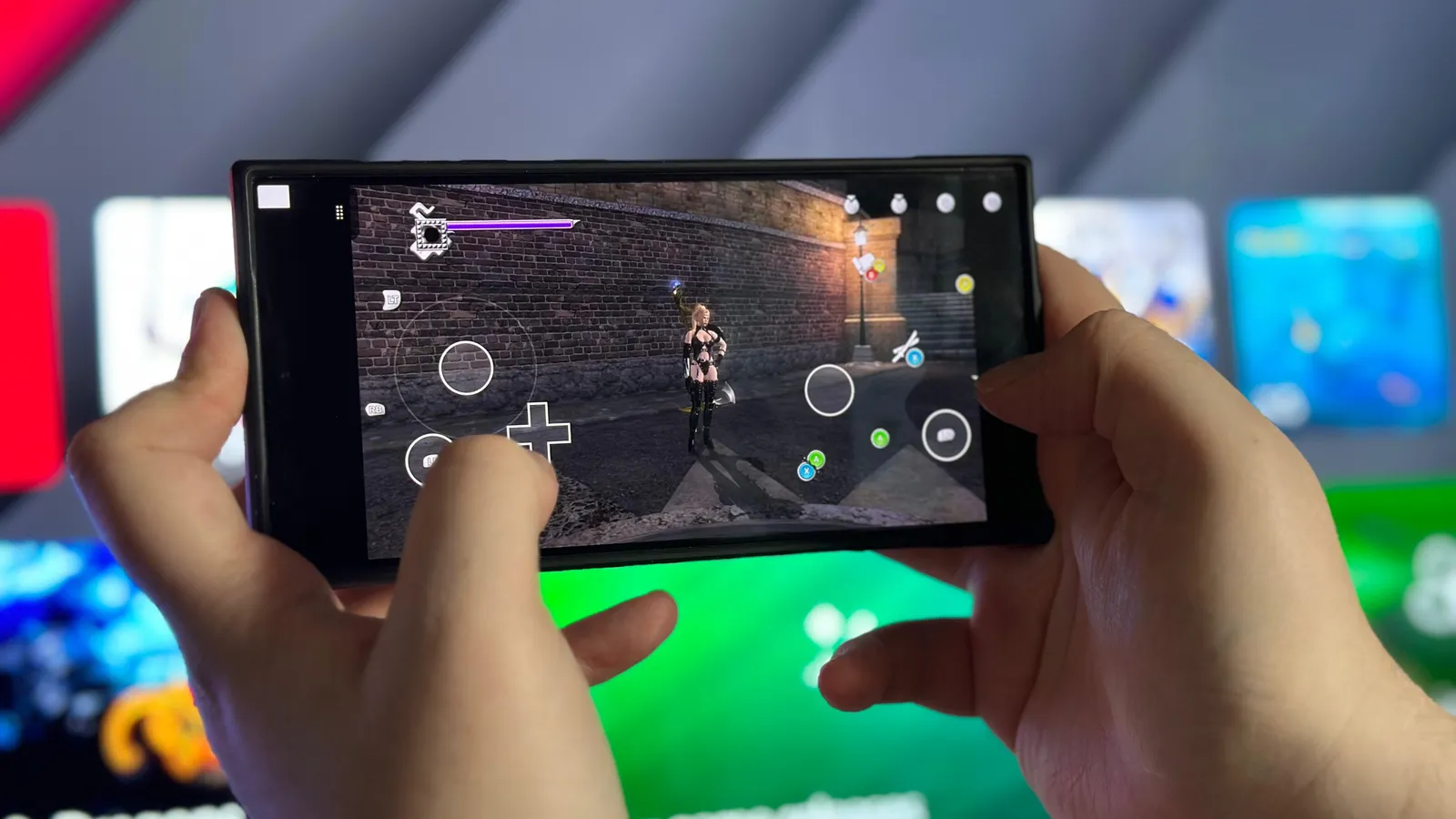 Xbox Cloud Gaming streaming a controller session across devices