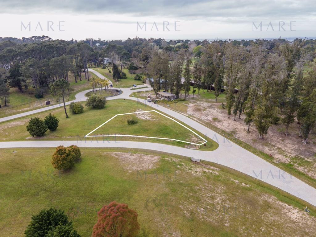 Spectacular 1,000 m² plot of land in Aura - Golf, Punta del Este