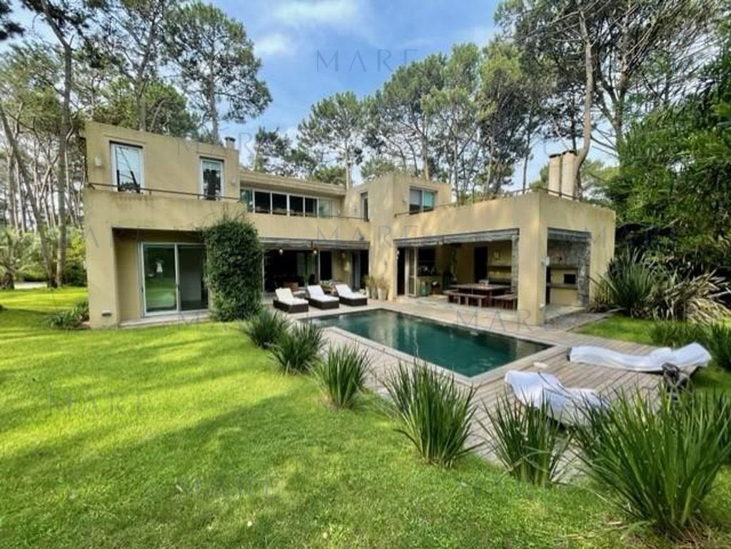 Spectacular Rationalist House with Heated Pool - Laguna Blanca, Punta del Este