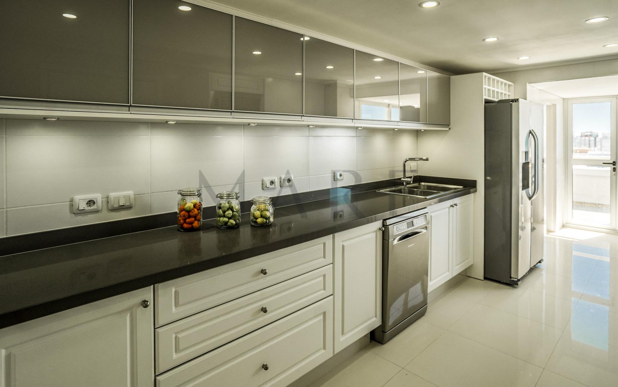 Luxurious Penthouse with Stunning Views in the heart of Punta del Este - Photo 3