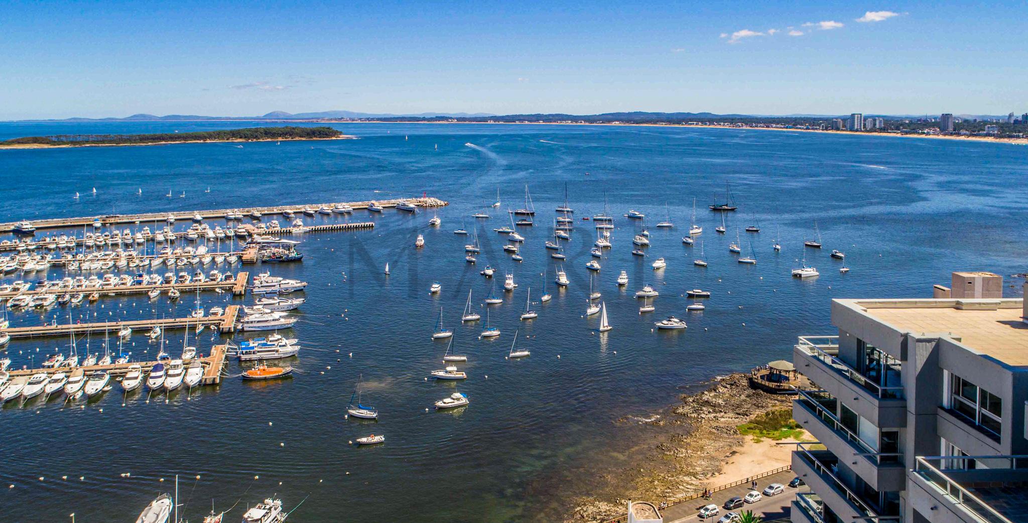 Luxurious Penthouse with Stunning Views in the heart of Punta del Este - Photo 10
