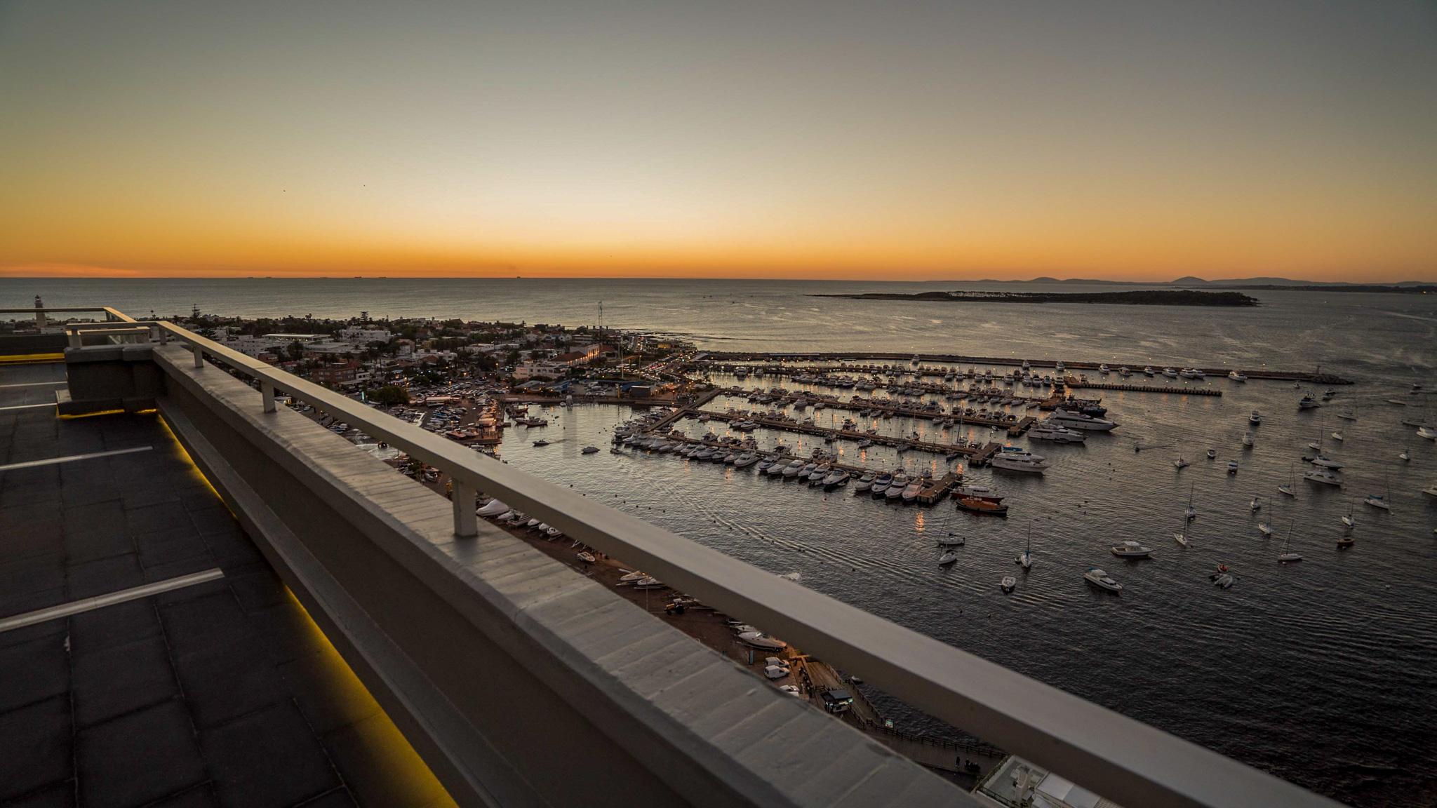 Luxurious Penthouse with Stunning Views in the heart of Punta del Este - Photo 12