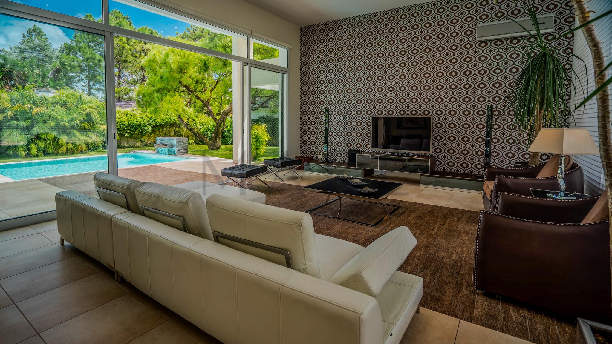 Exceptional House in Playa Mansa, Punta del Este - Photo 2