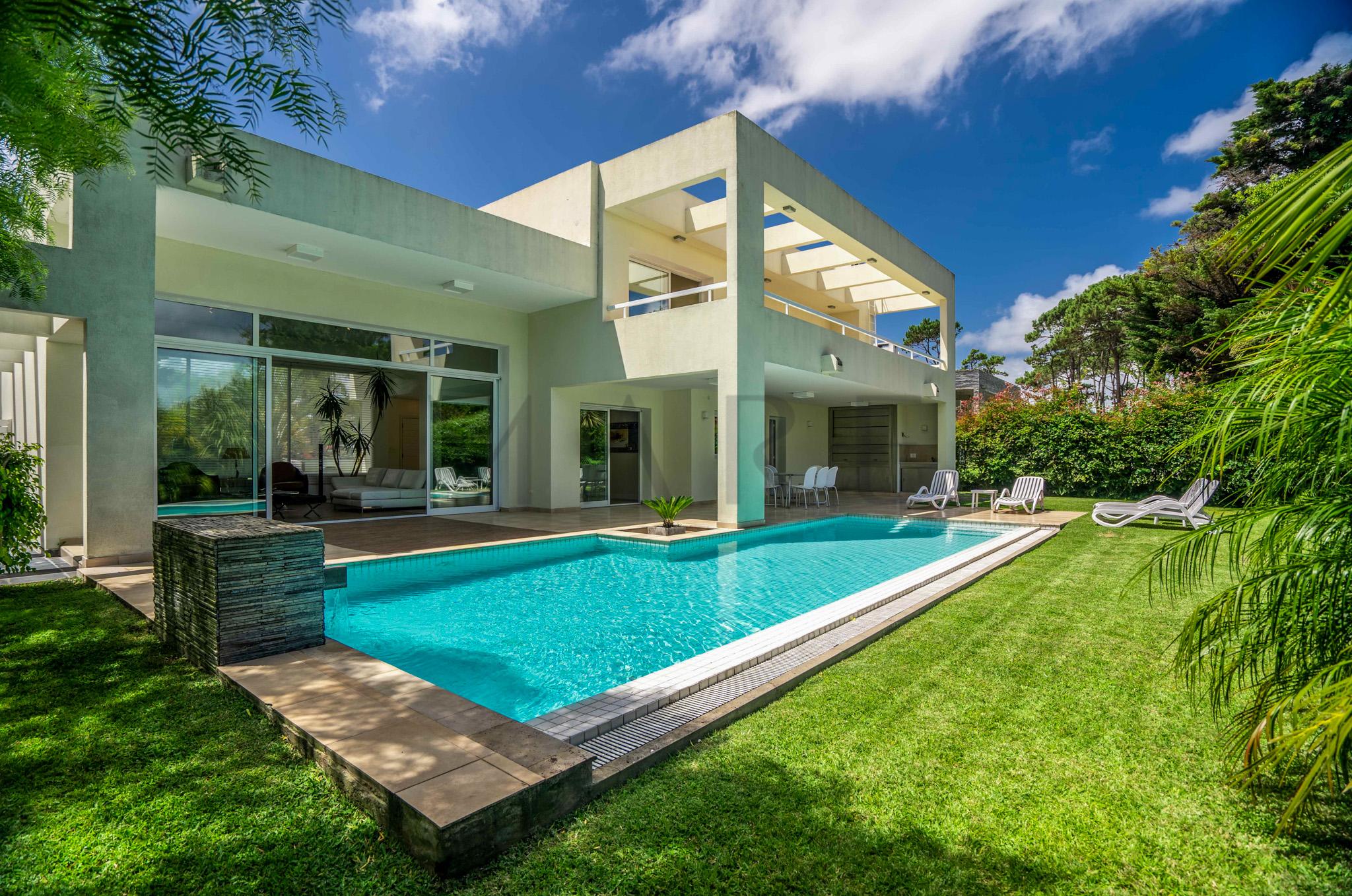 Exceptional House in Playa Mansa, Punta del Este - Photo 18