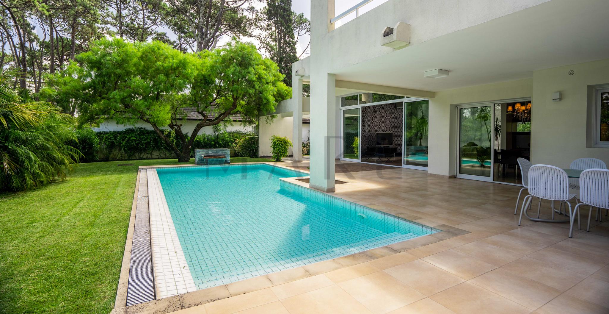 Exceptional House in Playa Mansa, Punta del Este - Photo 17