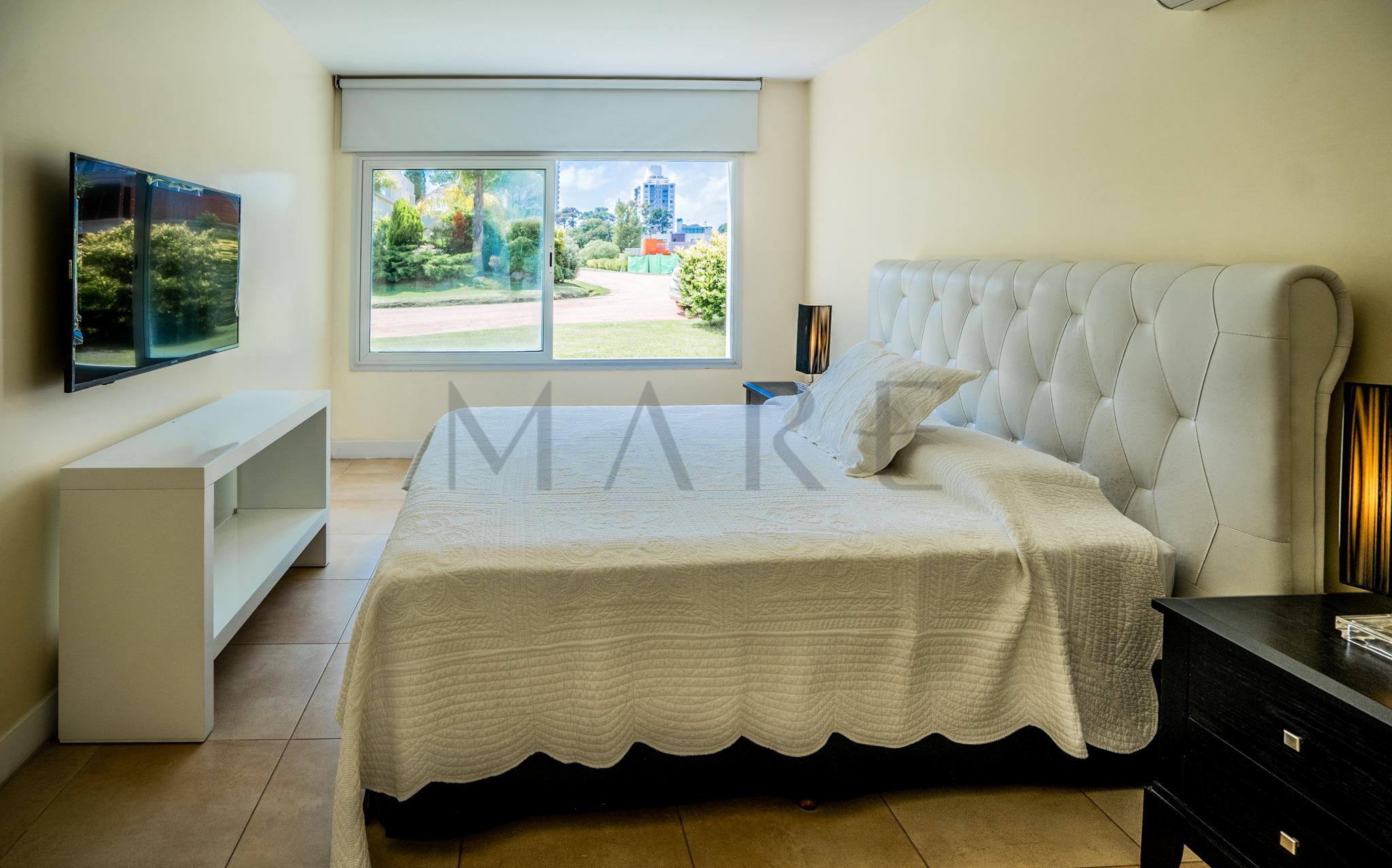 Exceptional House in Playa Mansa, Punta del Este - Photo 13