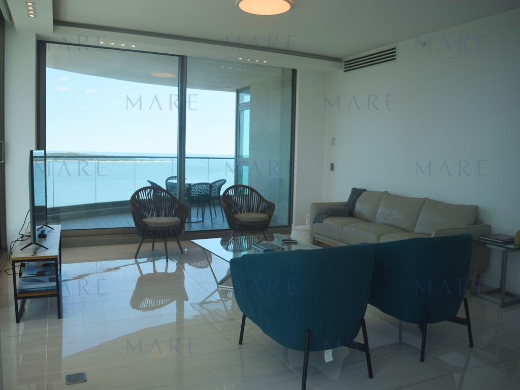 Luxury and Exclusivity: Stunning Apartment at Fendi - Photo 3