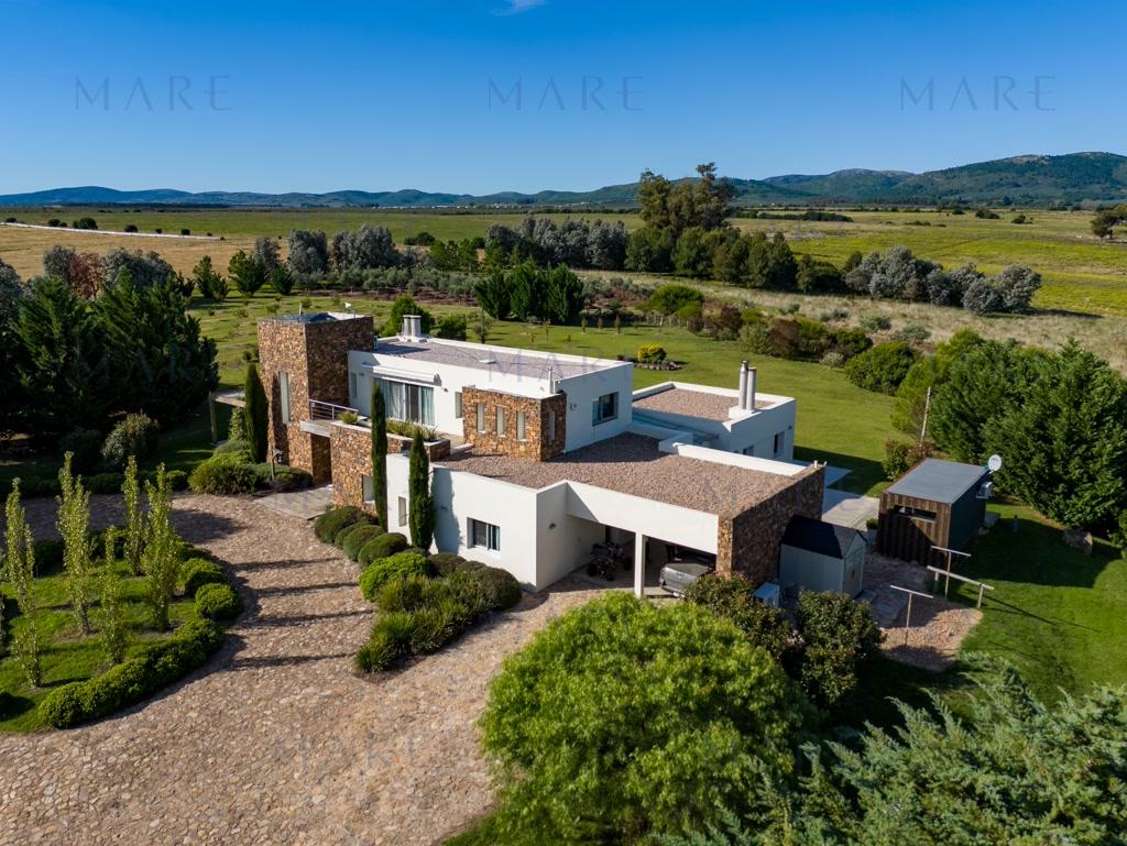 Spectacular Estate in Sierra de las Ánimas - Photo 2