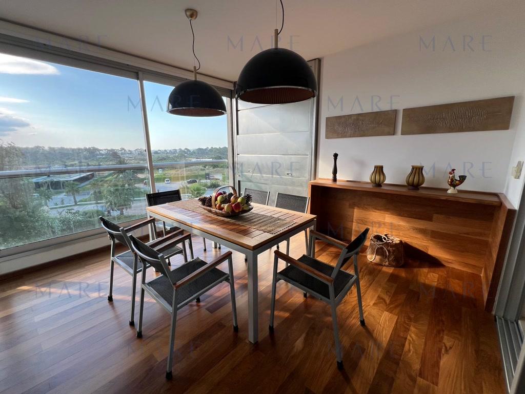 Spacious apartment with ocean views in La Barra, Punta del Este. - Photo 2