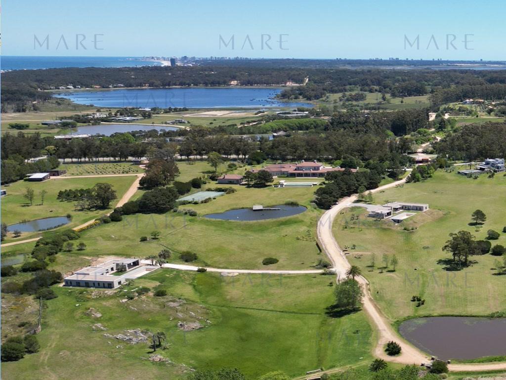 Land in the gated community La Morada
