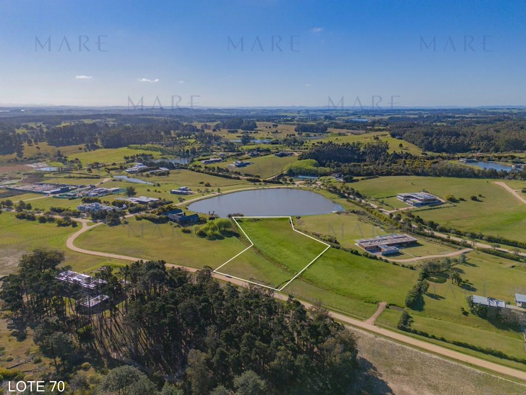 Lakefront lot in Laguna Estates