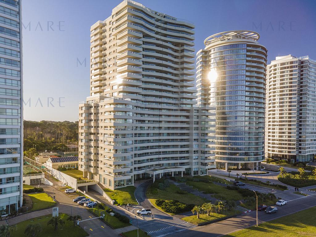 Apartment on a high floor of Torre Lobos, Punta del Este. - Photo 16
