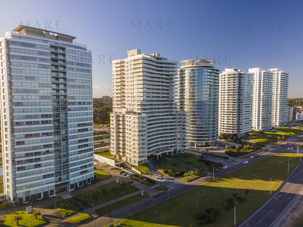Apartment on a high floor of Torre Lobos, Punta del Este. - Photo 17
