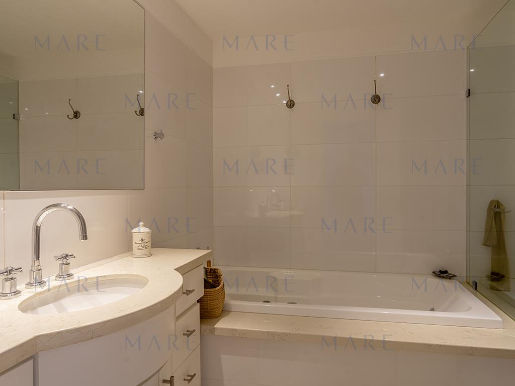 Apartment on a high floor of Torre Lobos, Punta del Este. - Photo 10