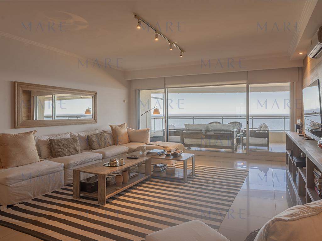 Apartment on a high floor of Torre Lobos, Punta del Este. - Photo 2