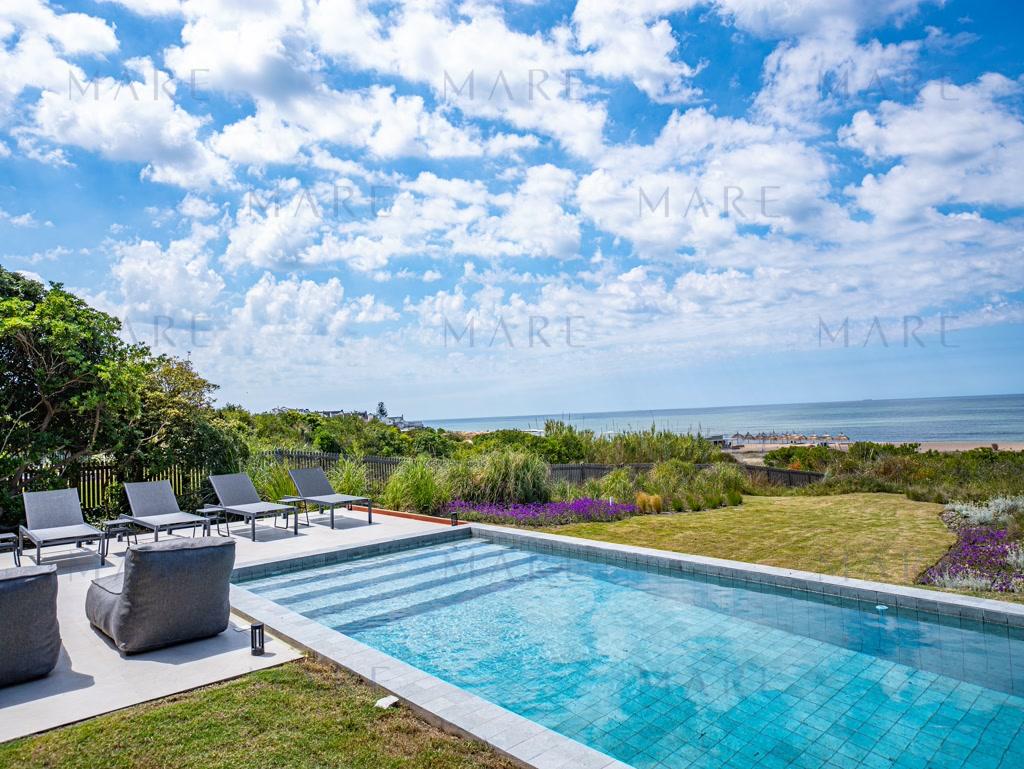 Splendid residence overlooking the sea in Manantiales.